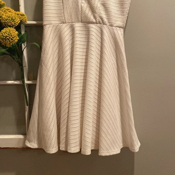 Alya White Wedding Perforated Texture A Line Mini Dress. Few Frayed Seams - Picture 4 of 9